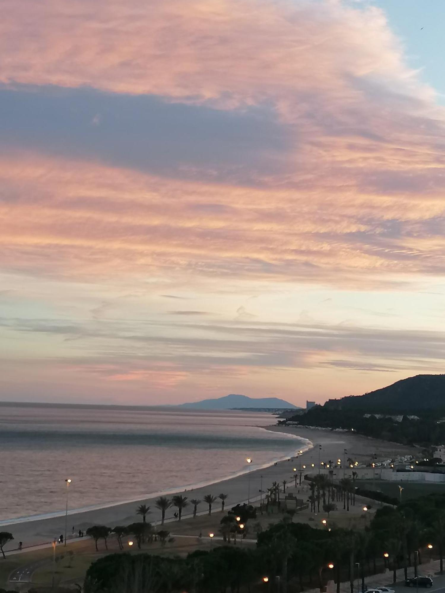 Apartamento Con Terraza, Vistas Playa Y Montana L'L'Hospitalet de l'Infant Eksteriør billede