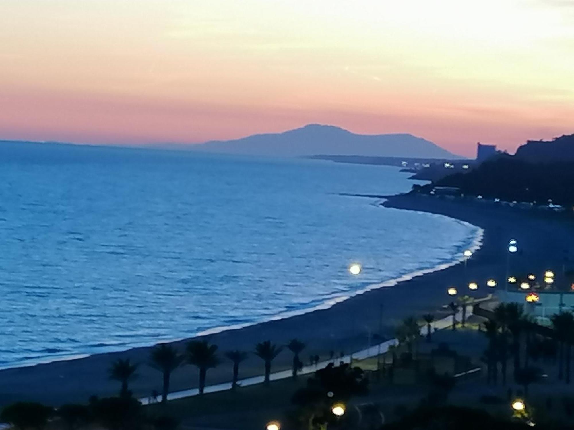 Apartamento Con Terraza, Vistas Playa Y Montana L'L'Hospitalet de l'Infant Eksteriør billede