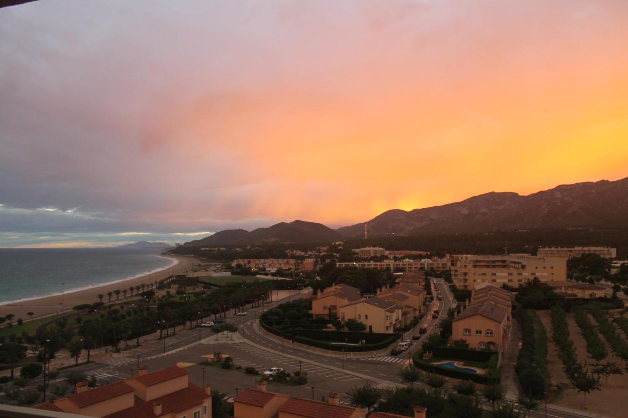 Apartamento Con Terraza, Vistas Playa Y Montana L'L'Hospitalet de l'Infant Eksteriør billede