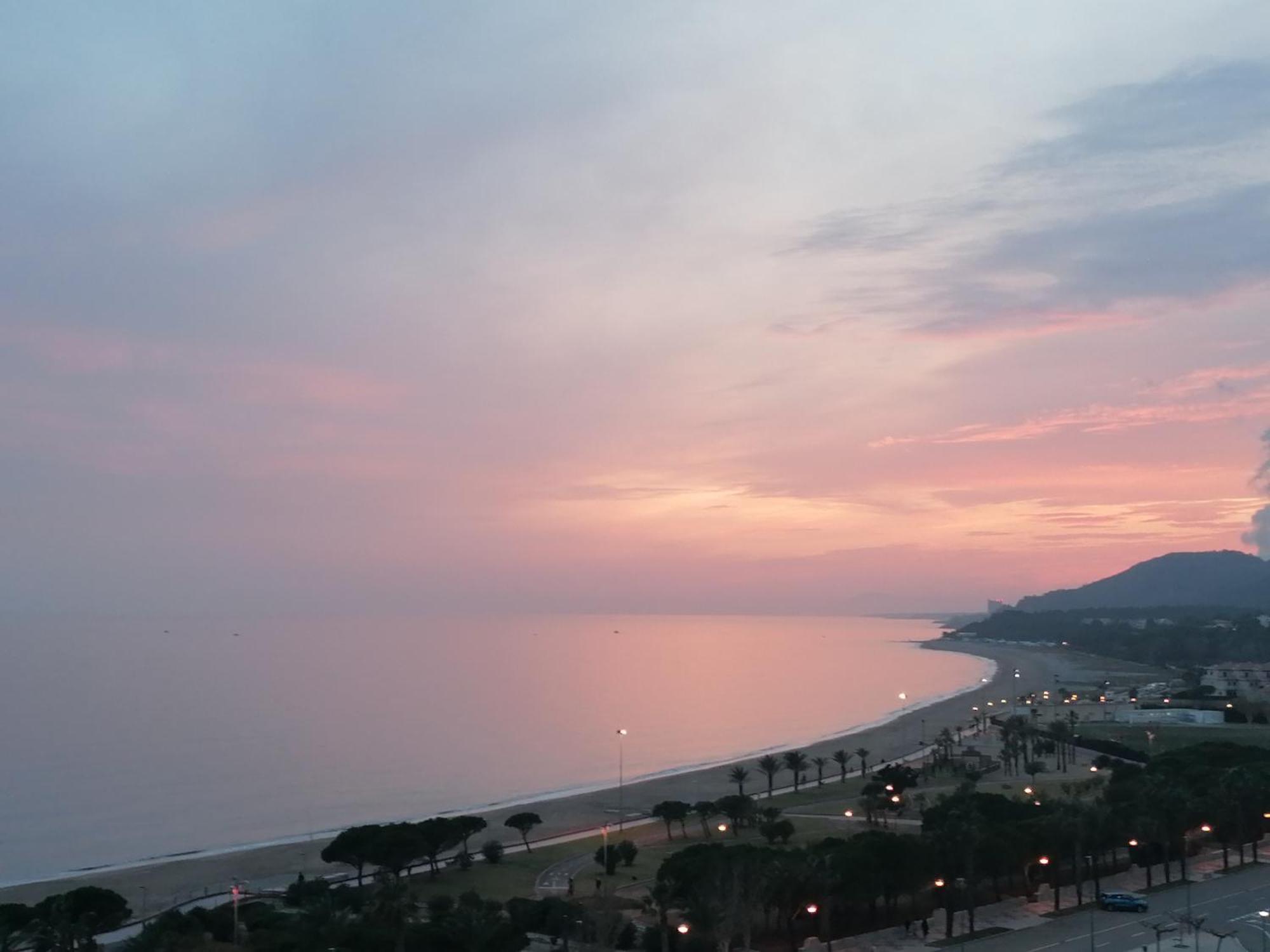 Apartamento Con Terraza, Vistas Playa Y Montana L'L'Hospitalet de l'Infant Eksteriør billede