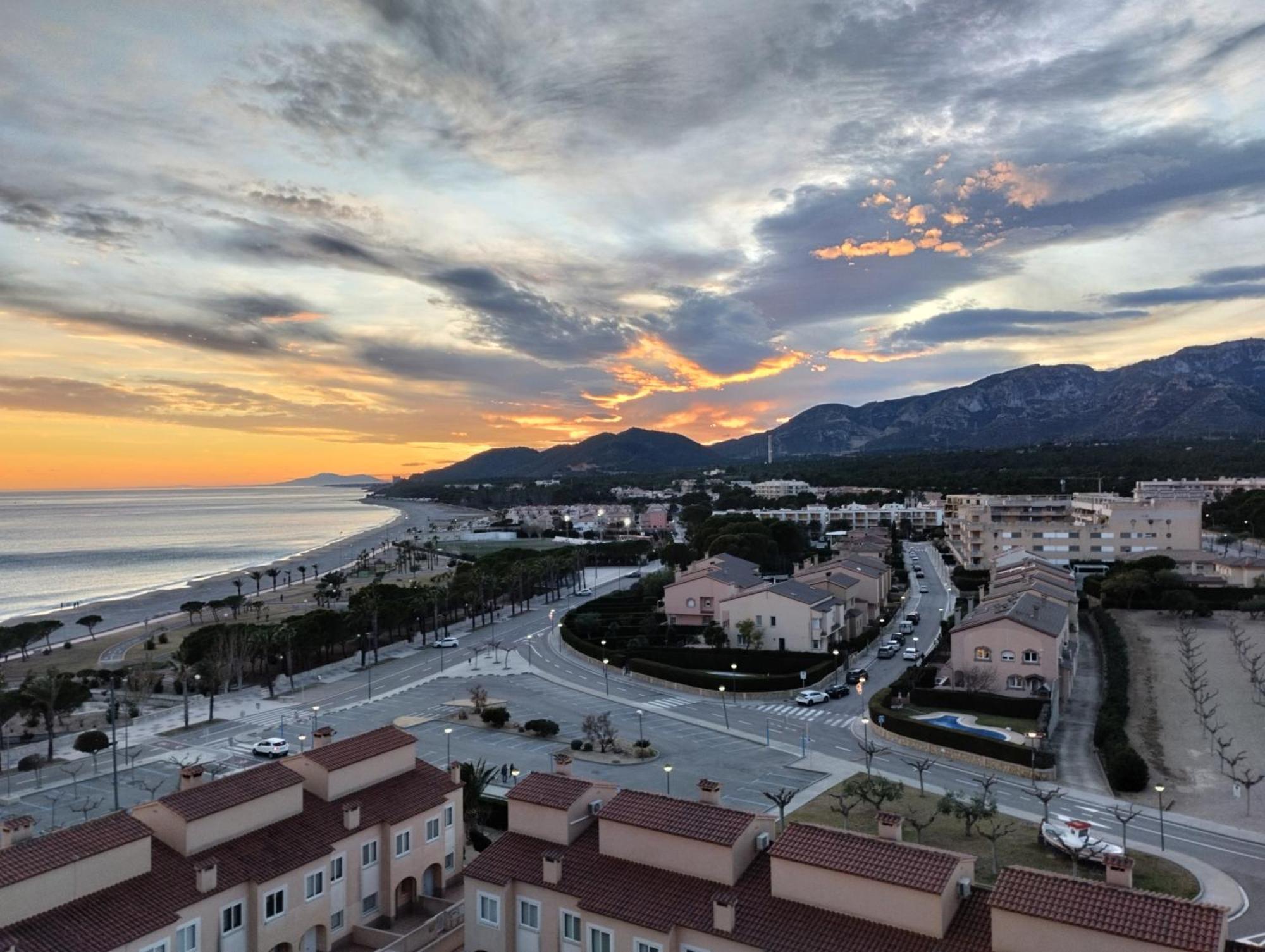 Apartamento Con Terraza, Vistas Playa Y Montana L'L'Hospitalet de l'Infant Eksteriør billede